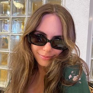 Meet your Posher, Izzy